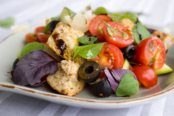 Recept za salatu od hleba i paradajza